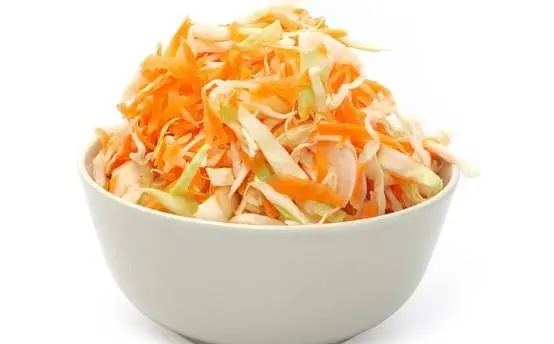 Pickled cabbage with apples for the winter