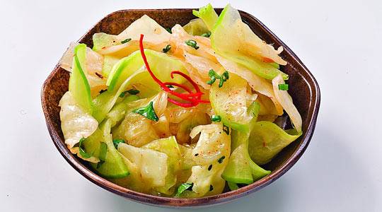 Pickled cabbage with apples for the winter