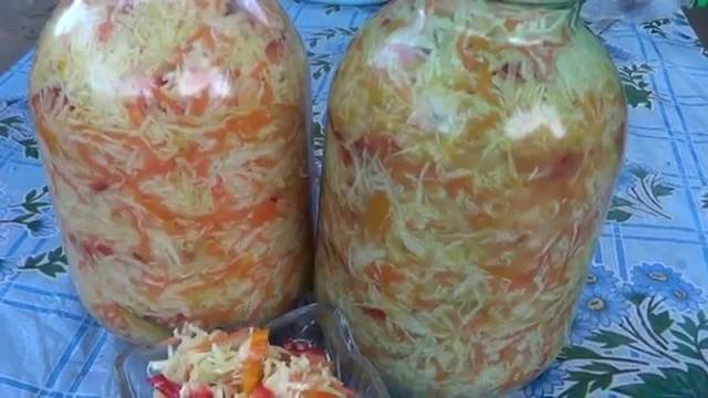 Pickled cabbage with apples for the winter