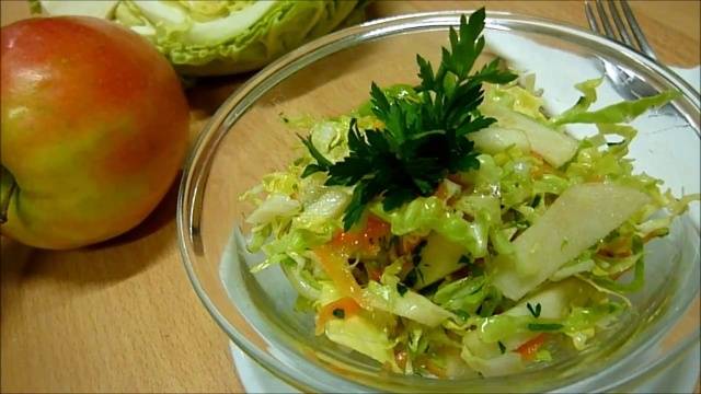 Pickled cabbage with apples for the winter