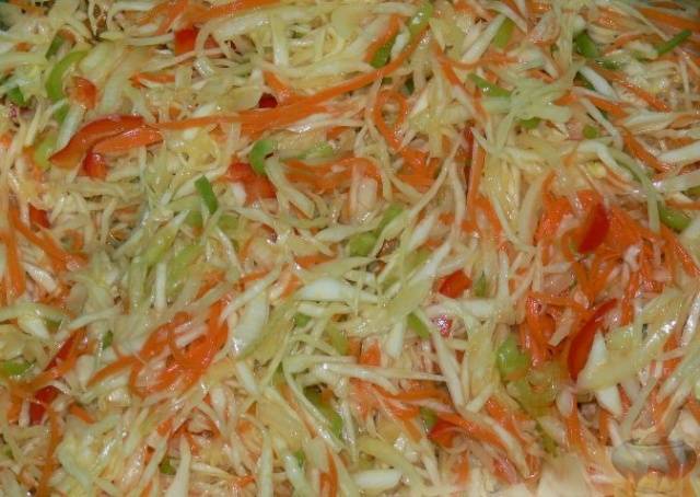 Pickled cabbage with garlic, butter and carrots