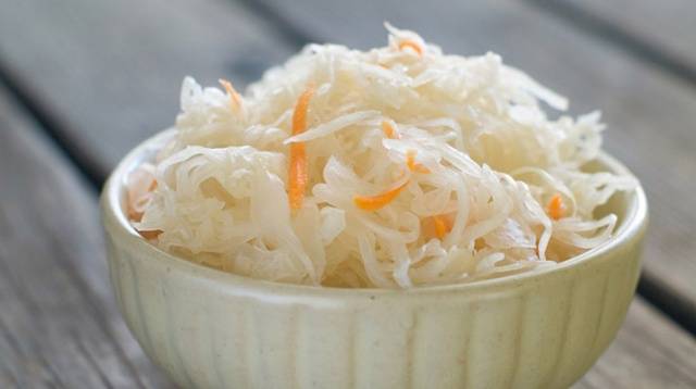 Pickled cabbage with garlic, butter and carrots