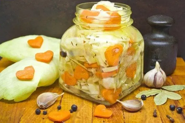 Pickled cabbage with garlic, butter and carrots