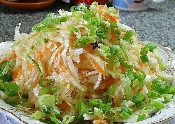 Pickled cabbage with garlic, butter and carrots