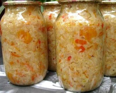 Pickled cabbage with garlic, butter and carrots