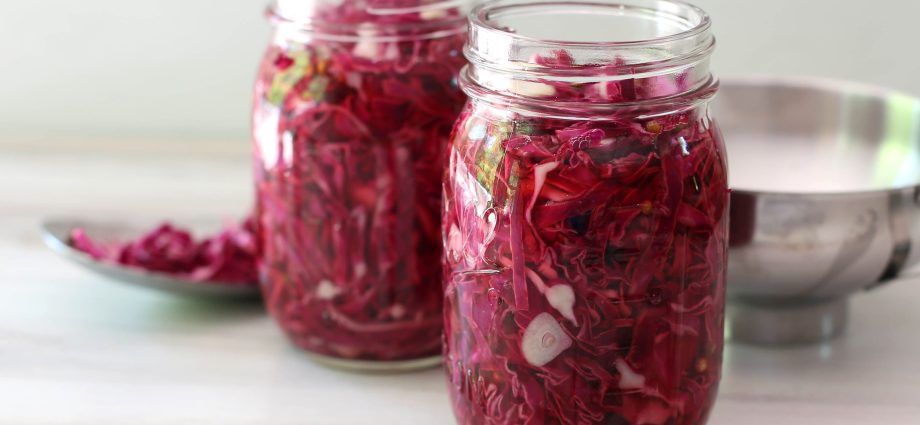 Pickled Cabbage with Instant Beetroot