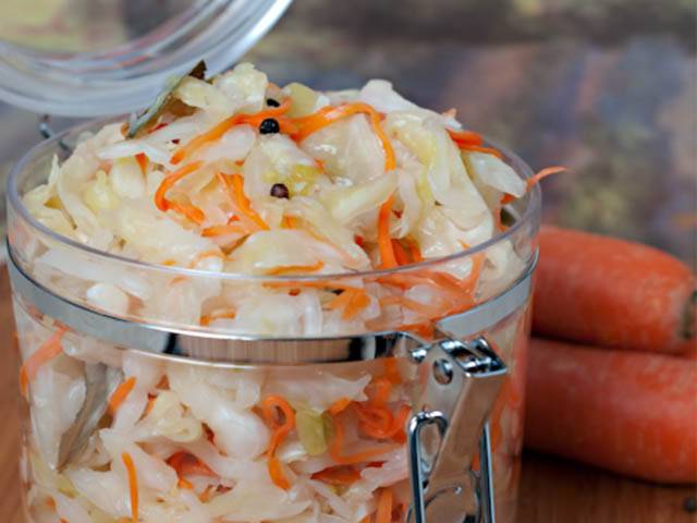 Pickled Cabbage with Oil and Vinegar