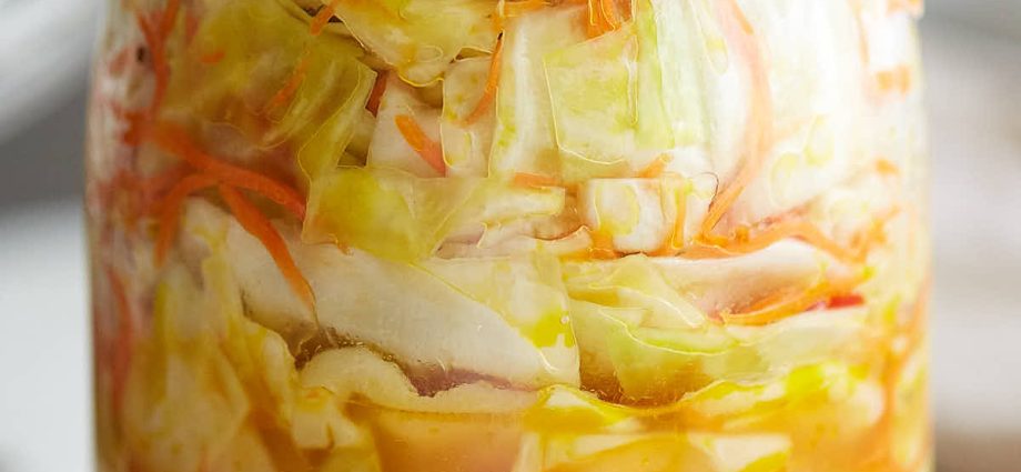 Pickled Cabbage with Oil and Vinegar