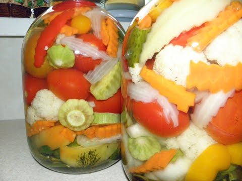 Pickled cauliflower with tomatoes