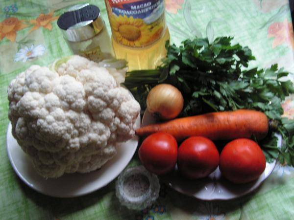 Pickled cauliflower with tomatoes