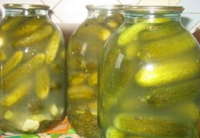 Pickled cucumbers become cloudy (fermented) in a jar: how to fix, causes of cloudiness during pickling, pickling, canning