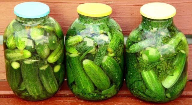 Pickled cucumbers Emerald: a recipe for the winter