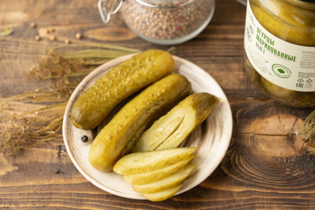 Pickled cucumbers for the winter with carrot tops: simple recipes with photos