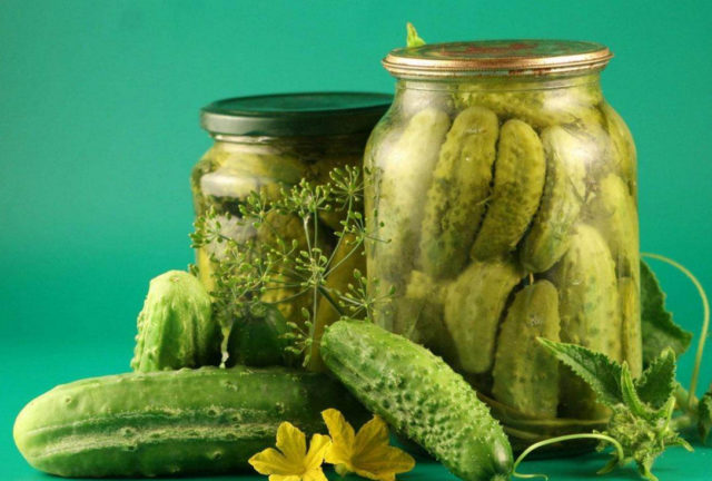 Pickled cucumbers gherkins: a recipe like in a store (store) for the winter