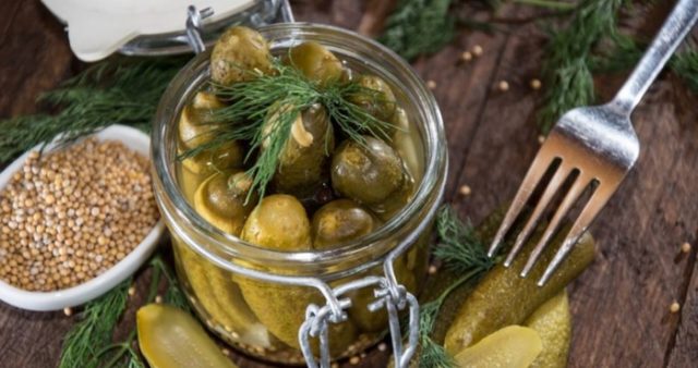 Pickled cucumbers gherkins: a recipe like in a store (store) for the winter