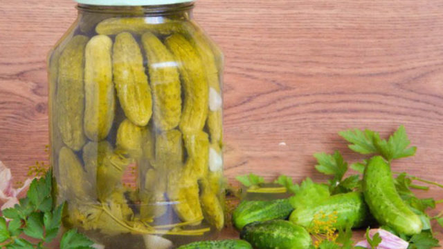 Pickled cucumbers gherkins: a recipe like in a store (store) for the winter