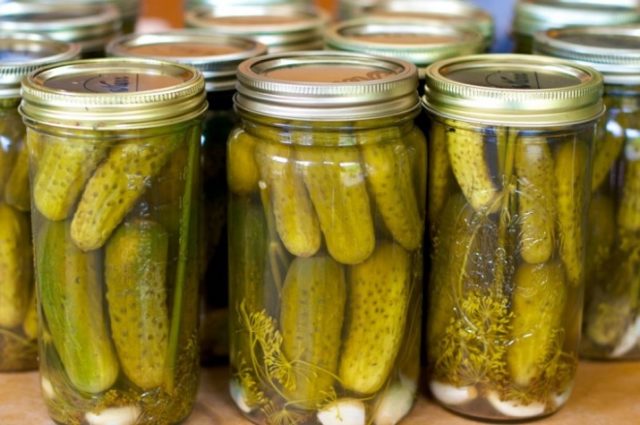 Pickled cucumbers gherkins: a recipe like in a store (store) for the winter