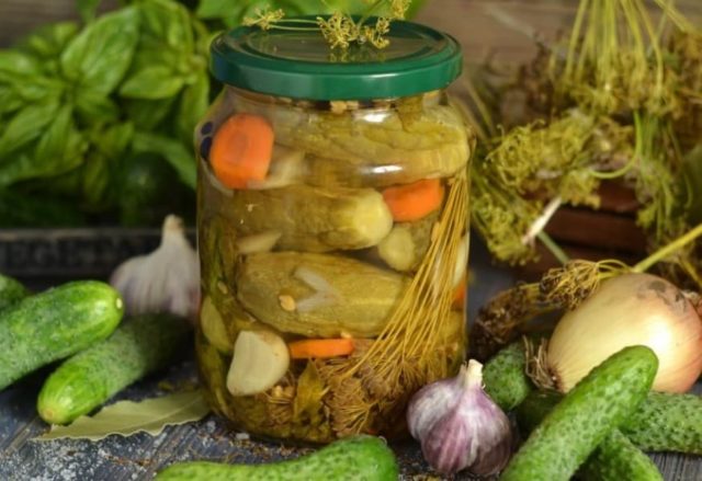 Pickled cucumbers in Polish: recipes for the winter