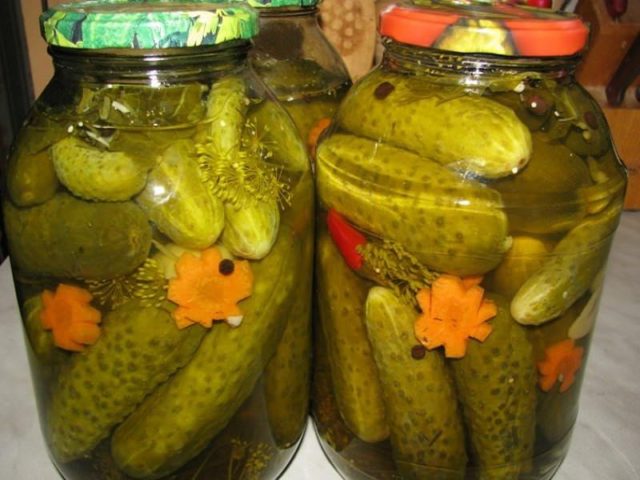 Pickled cucumbers in Polish: recipes for the winter