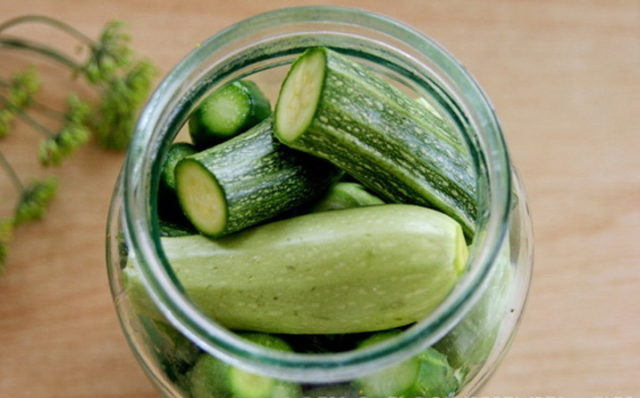 Pickled cucumbers, zucchini and peppers for the winter: recipes for cooking assorted vegetables