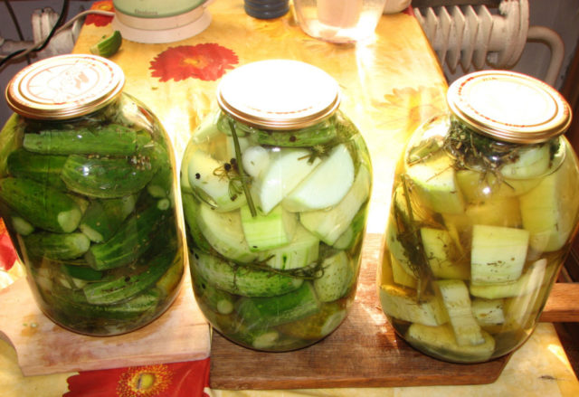 Pickled cucumbers, zucchini and peppers for the winter: recipes for cooking assorted vegetables