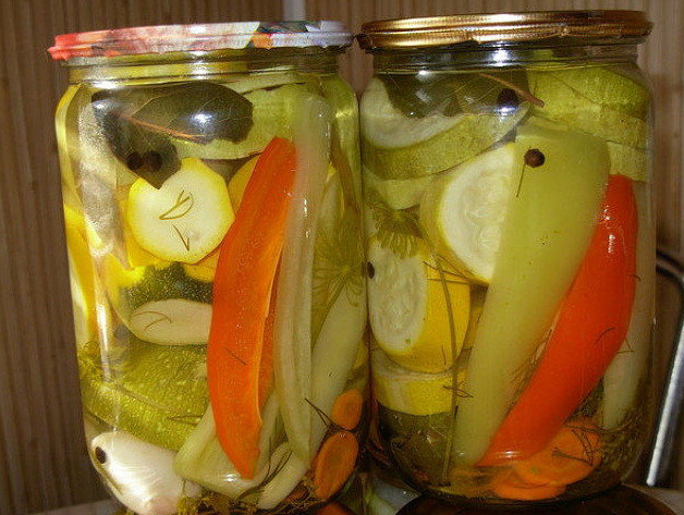 Pickled cucumbers, zucchini and peppers for the winter: recipes for cooking assorted vegetables