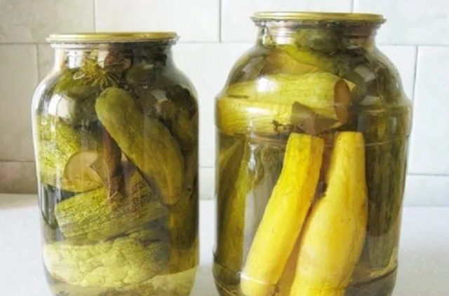 Pickled cucumbers, zucchini and peppers for the winter: recipes for cooking assorted vegetables