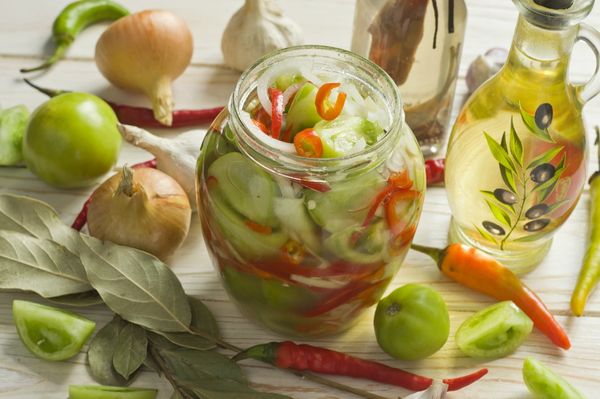 Pickled green tomatoes for the winter: step-by-step recipes for instant Korean-style tomatoes with garlic, in jars