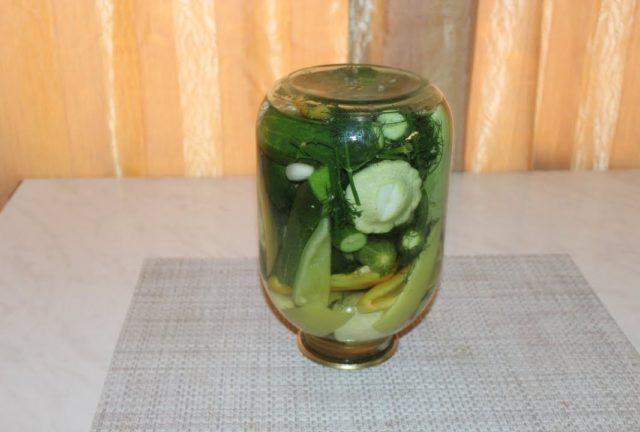 Pickled patissons with cucumbers for the winter: recipes for pickling, pickling, salads