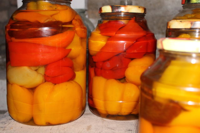 Pickled peppers with citric acid for the winter: pickling and preservation recipes