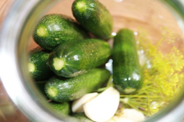 Pickled pickled cucumbers in jars as barrel: 14 recipes for the winter