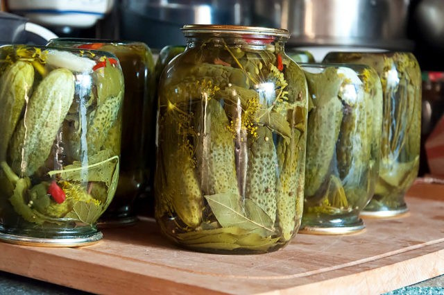 Pickled pickled cucumbers in jars as barrel: 14 recipes for the winter