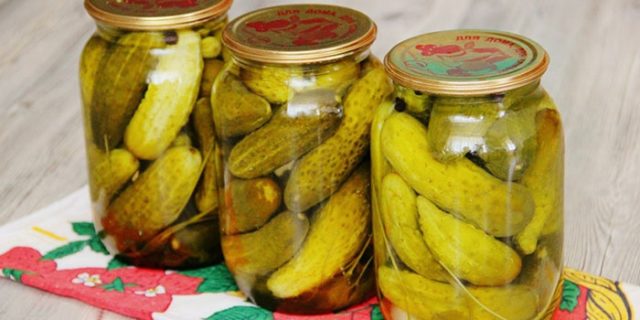 Pickled pickled cucumbers in jars as barrel: 14 recipes for the winter