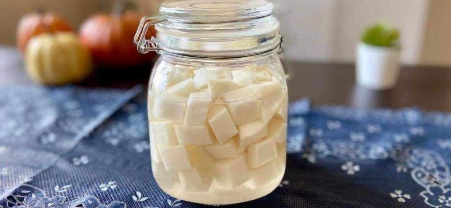 Pickled radish for the winter: how to keep a black look at home and pickled in Korean