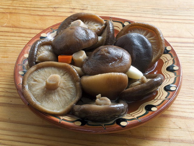 Pickled serushki: a recipe for cooking for the winter