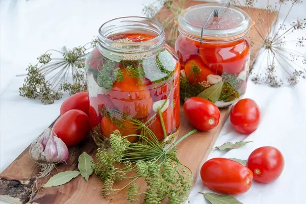 Pickled tomatoes for the winter with aspirin