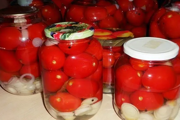 Pickled tomatoes with onions for the winter: recipes with photos