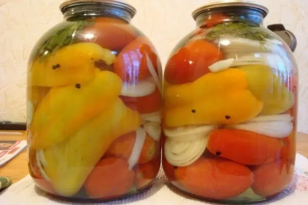 Pickled tomatoes with onions for the winter: recipes with photos