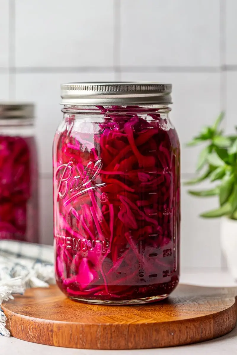 Pickling cabbage in jars in brine 