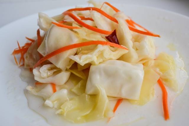 Pickling cabbage with chunks