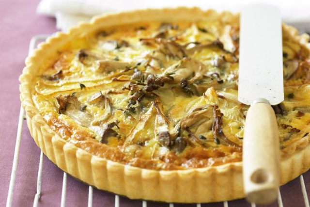 Pie with mushrooms: cooking recipes