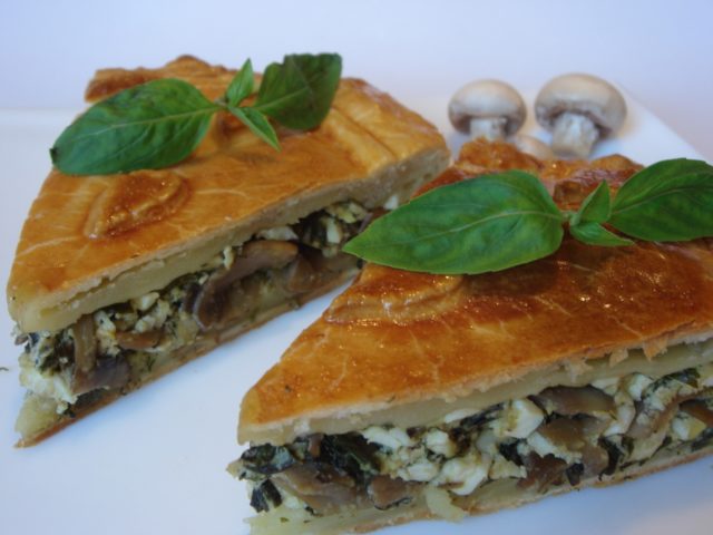 Pie with mushrooms: salted and fresh, with potatoes and onions, recipes with photos