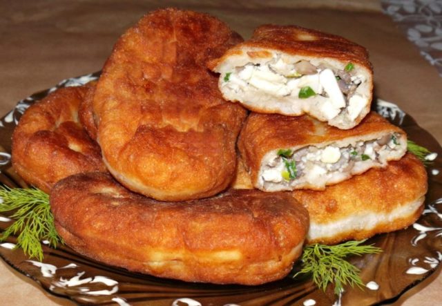 Pies with mushrooms: with potatoes, eggs, rice, in the oven