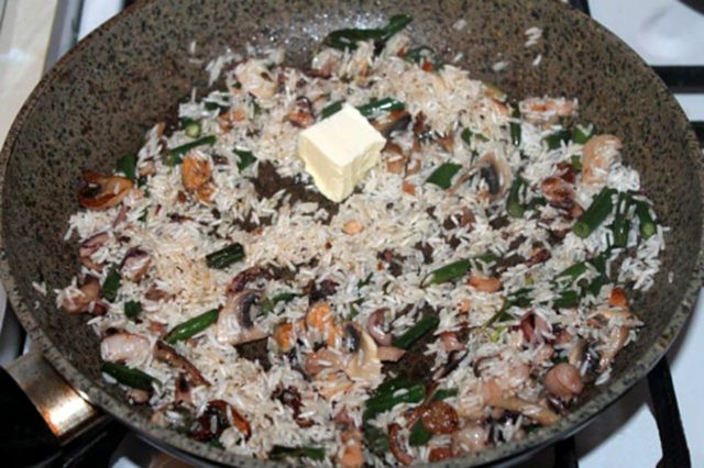 Pilaf with champignons: recipes with and without meat, step by step photos