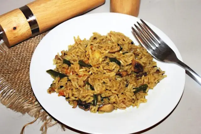 Pilaf with champignons: recipes with and without meat, step by step photos