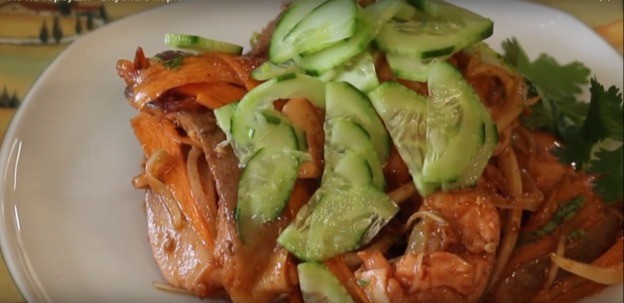 Pink salmon heh: recipes at home with carrots, onions