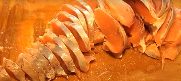 Pink salmon heh: recipes at home with carrots, onions