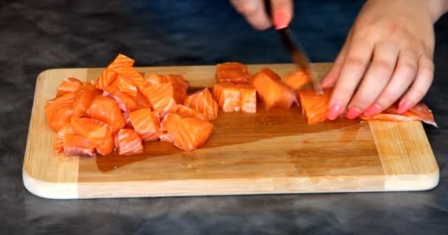 Pink salmon heh: recipes at home with carrots, onions