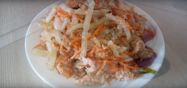 Pink salmon heh: recipes at home with carrots, onions