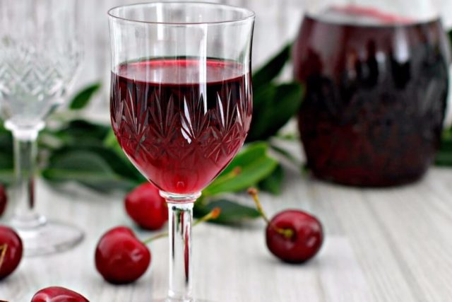 Pitted cherry vodka: how to make cherry tincture at home